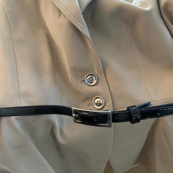 Blazer - Picture 3 of 5